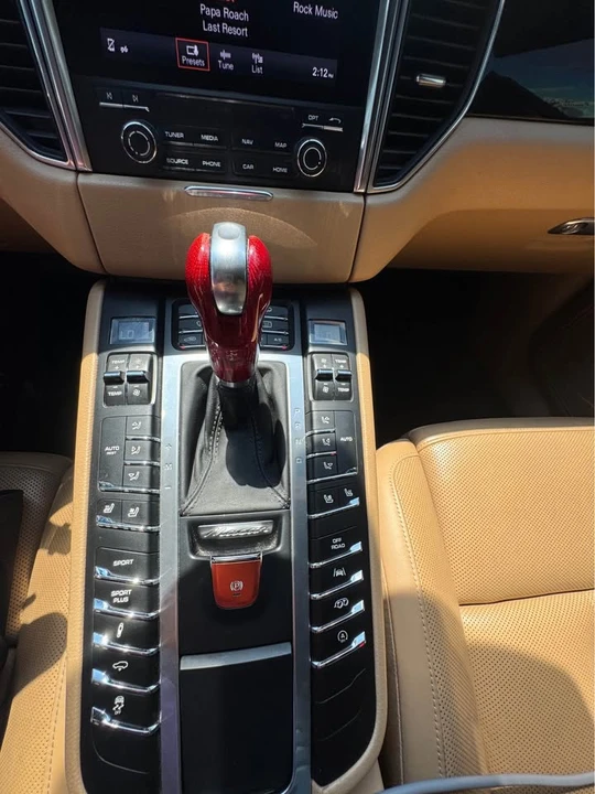 2018 Porsche Macan - Image 16 of 20