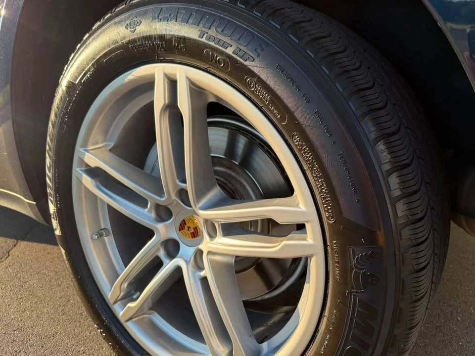 2018 Porsche Macan - Image 12 of 16