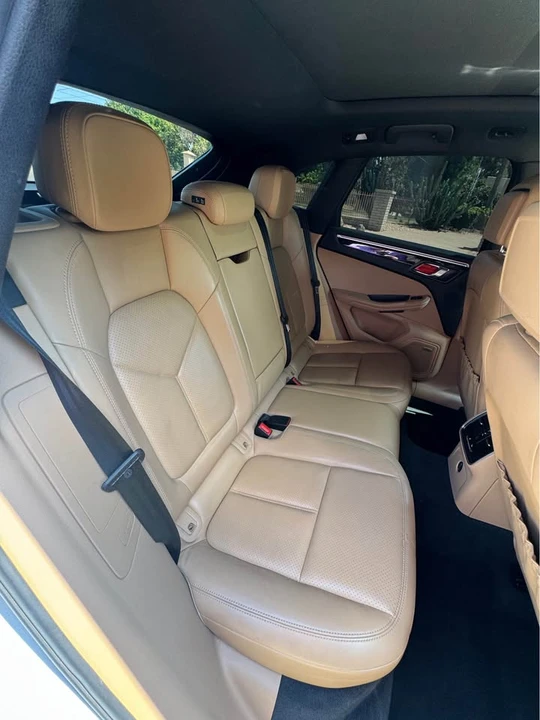 2018 Porsche Macan - Image 18 of 20
