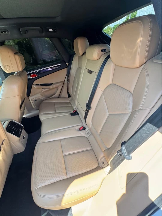 2018 Porsche Macan - Image 17 of 20