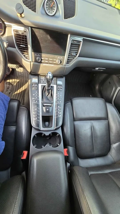 2018 Porsche Macan - Image 7 of 9