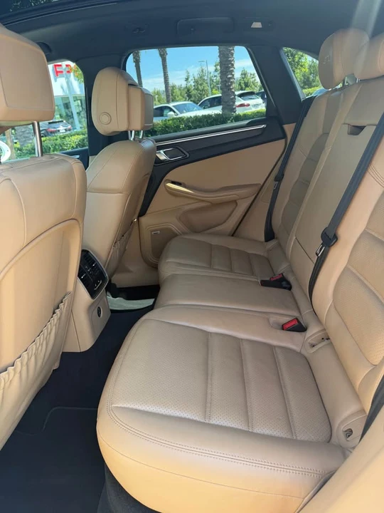 2018 Porsche Macan - Image 12 of 19