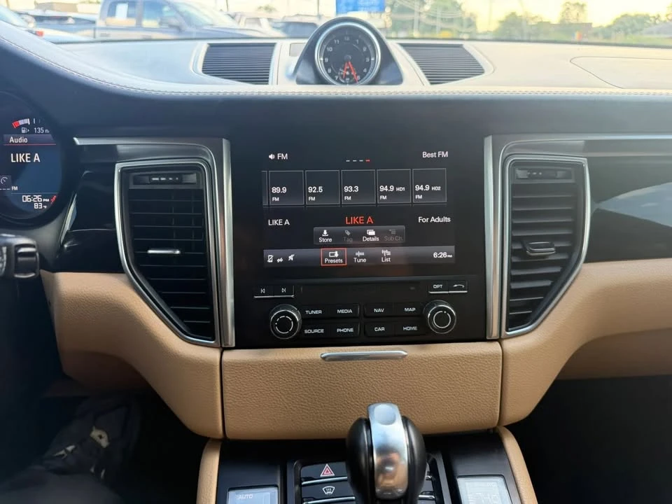 2018 Porsche Macan - Image 16 of 20