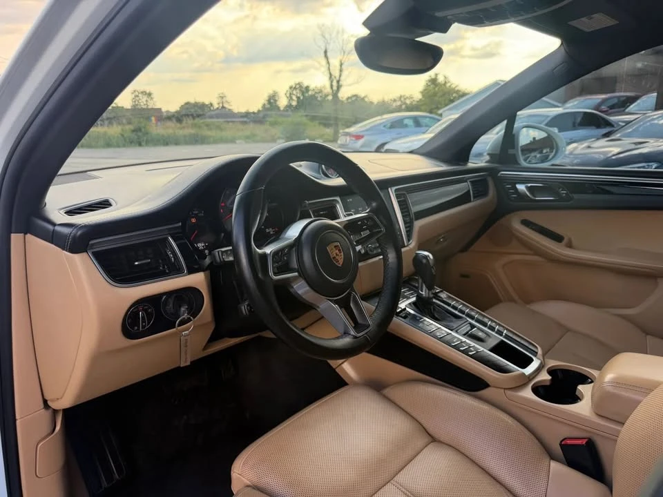 2018 Porsche Macan - Image 10 of 20