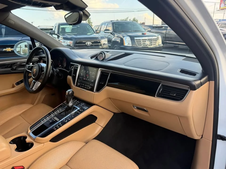 2018 Porsche Macan - Image 15 of 20
