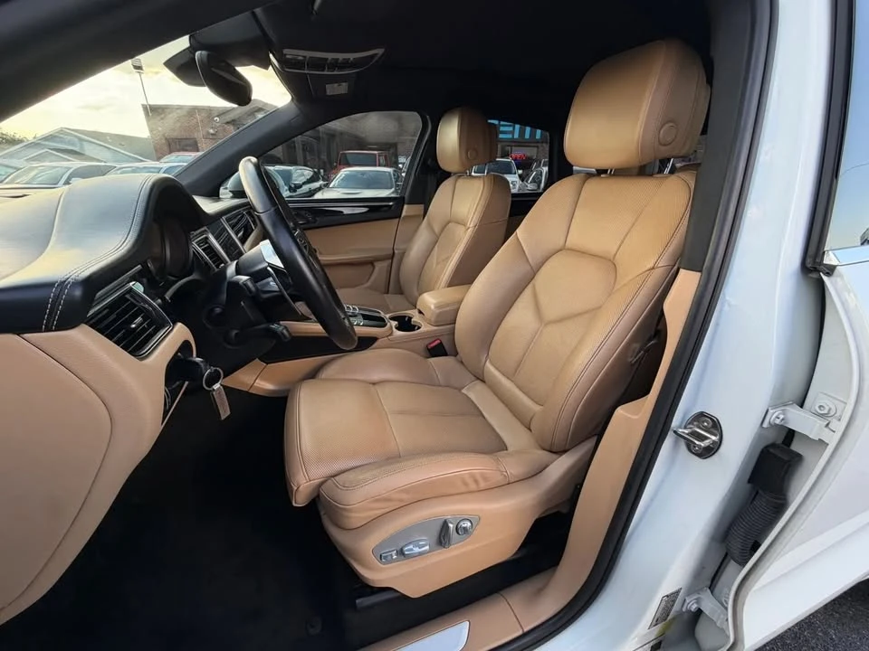 2018 Porsche Macan - Image 11 of 20