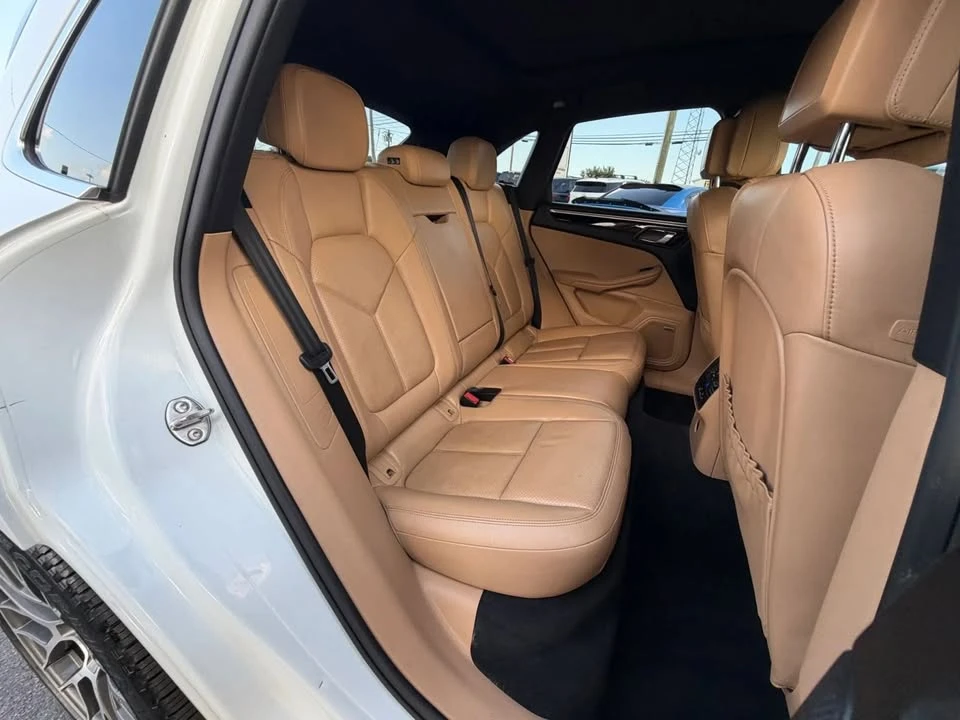 2018 Porsche Macan - Image 13 of 20