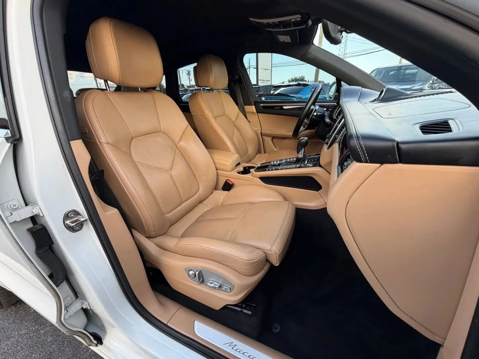 2018 Porsche Macan - Image 14 of 20