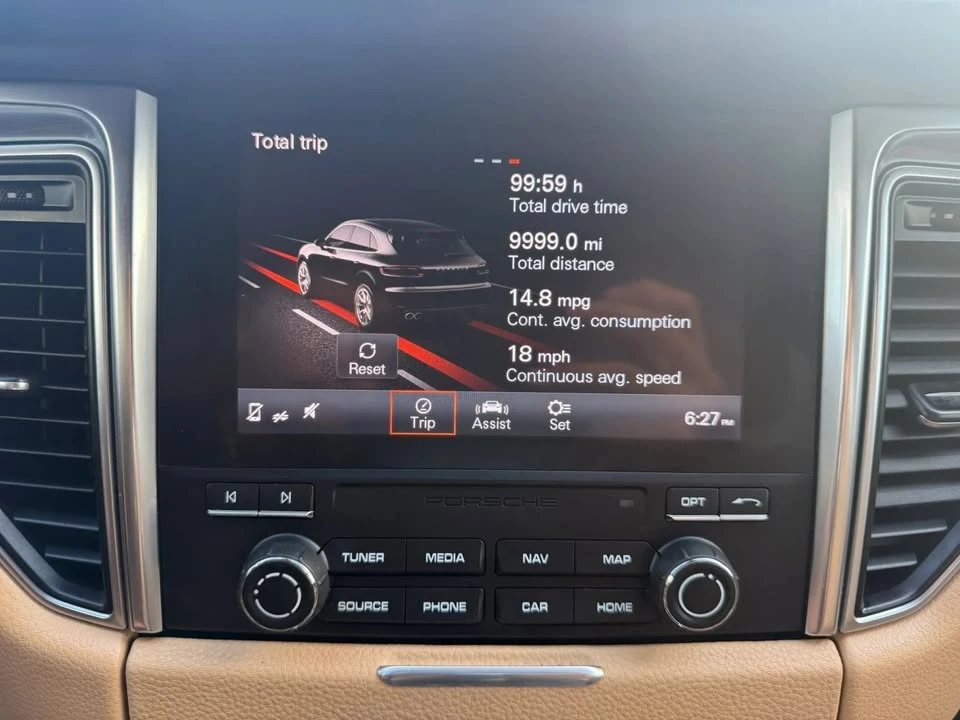 2018 Porsche Macan - Image 19 of 20