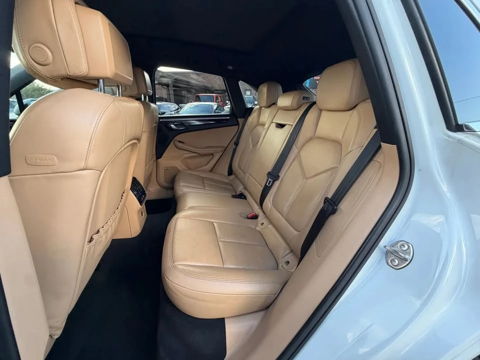 2018 Porsche Macan - Image 12 of 20
