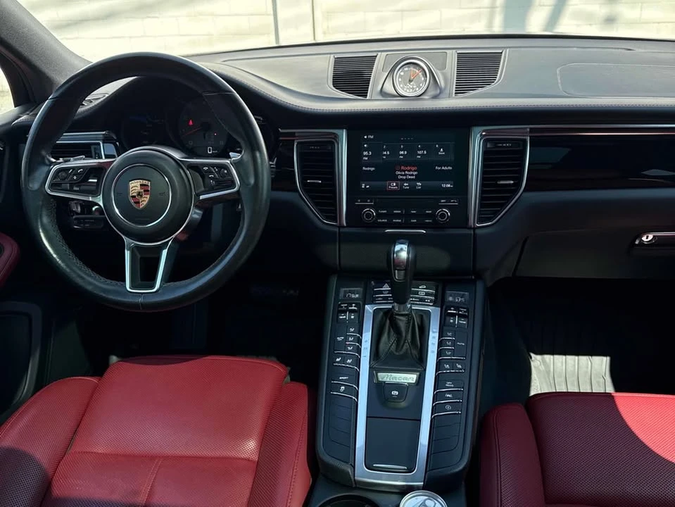 2018 Porsche Macan - Image 3 of 4