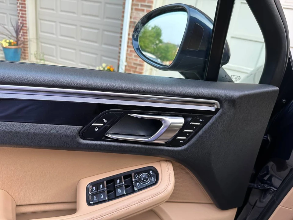 2018 Porsche Macan - Image 22 of 24
