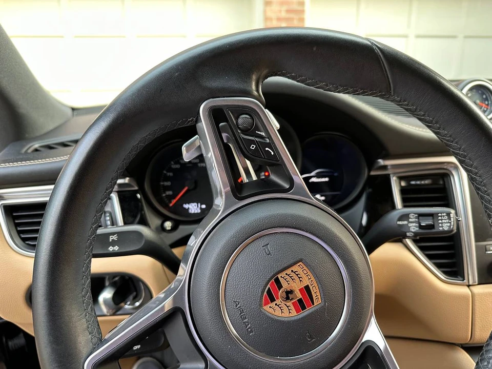 2018 Porsche Macan - Image 16 of 24