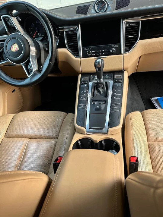 2018 Porsche Macan - Image 11 of 24