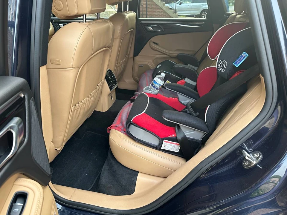 2018 Porsche Macan - Image 18 of 24