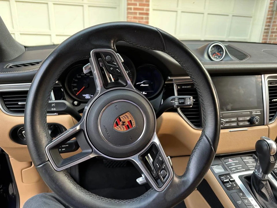 2018 Porsche Macan - Image 17 of 24