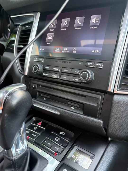 2018 Porsche Macan - Image 19 of 23