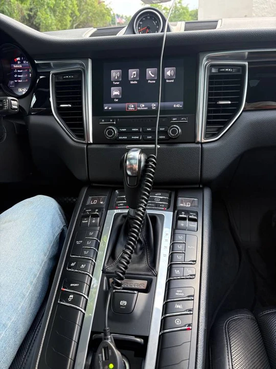 2018 Porsche Macan - Image 17 of 23