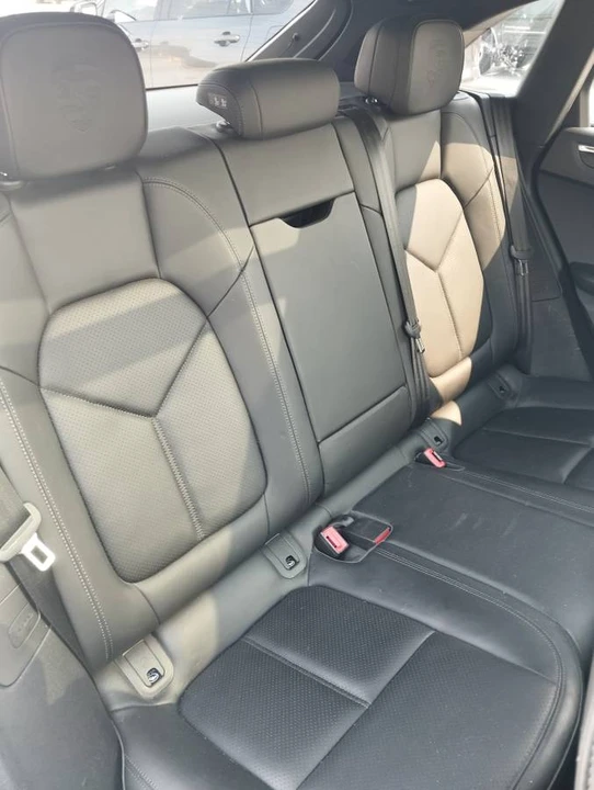 2018 Porsche Macan - Image 12 of 16