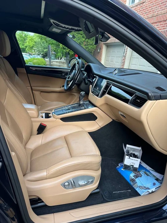 2018 Porsche Macan - Image 14 of 24