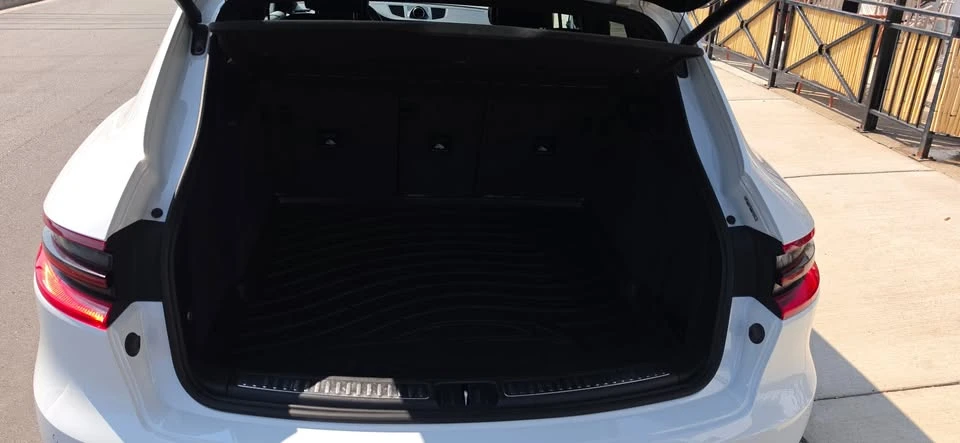 2018 Porsche Macan - Image 18 of 20