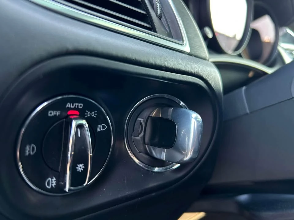 2018 Porsche Macan - Image 9 of 20