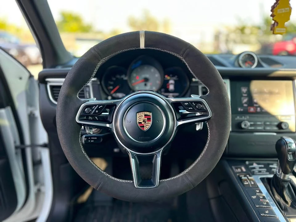 2018 Porsche Macan - Image 10 of 20