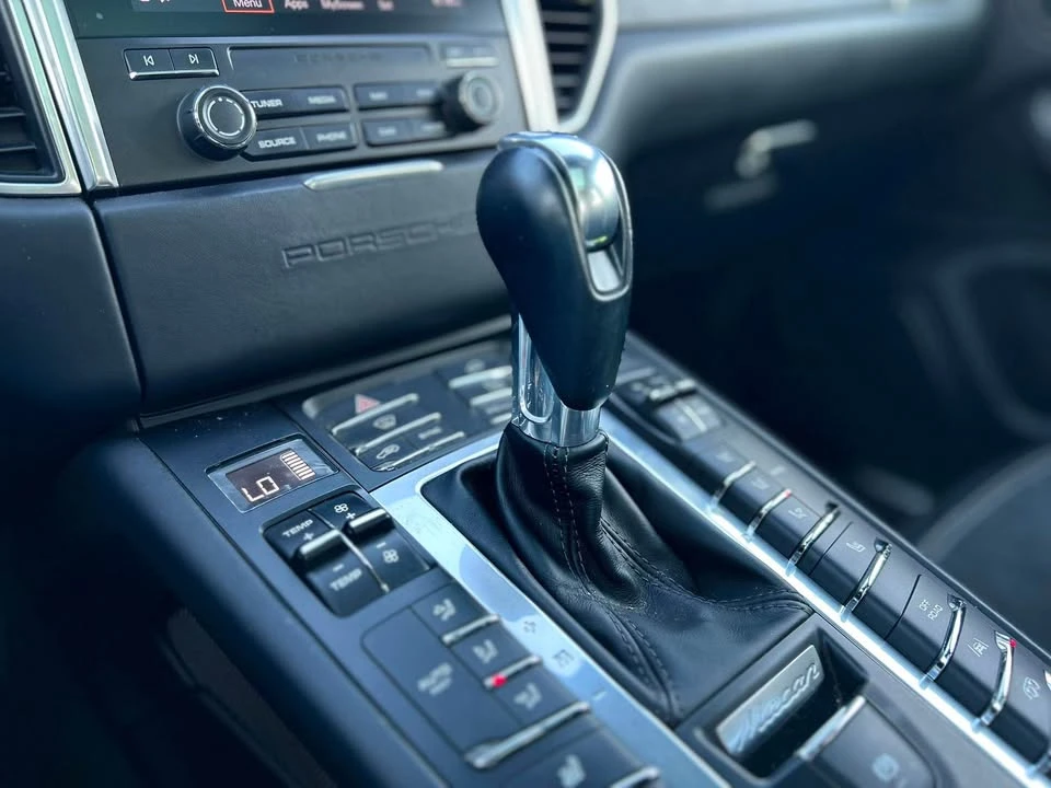 2018 Porsche Macan - Image 12 of 20