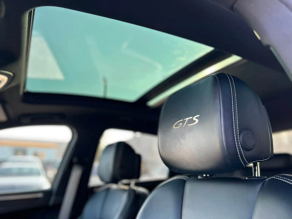 2018 Porsche Macan - Image 16 of 20
