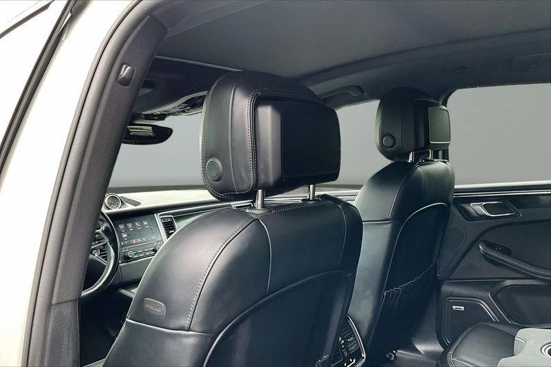 2018 Porsche Macan - Image 18 of 20