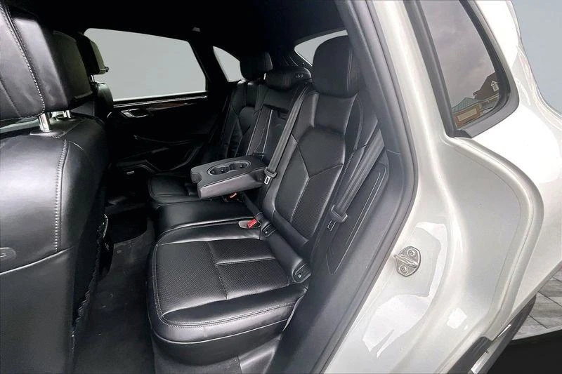 2018 Porsche Macan - Image 17 of 20