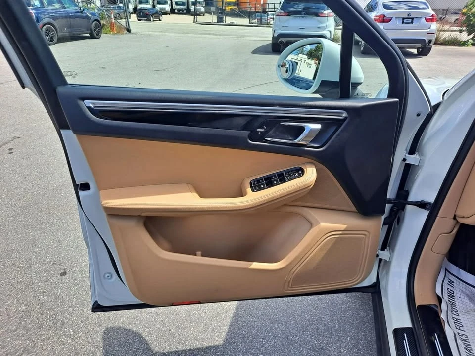 2018 Porsche Macan - Image 10 of 11