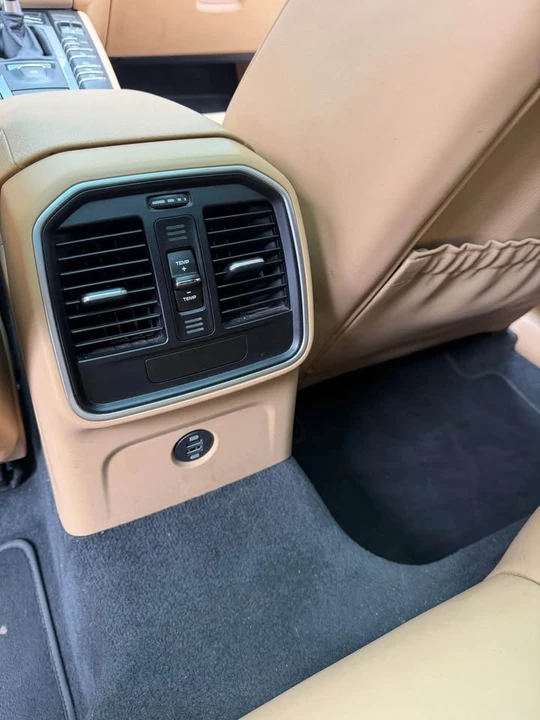 2018 Porsche Macan - Image 11 of 12