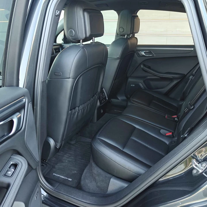 2018 Porsche Macan - Image 12 of 16