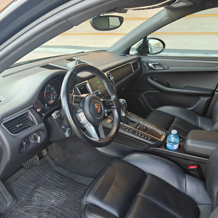 2018 Porsche Macan - Image 13 of 16