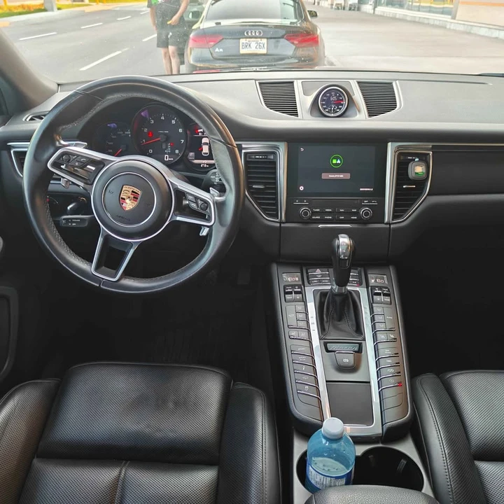 2018 Porsche Macan - Image 11 of 16