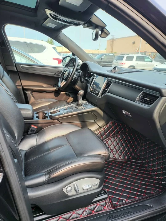2018 Porsche Macan - Image 16 of 17