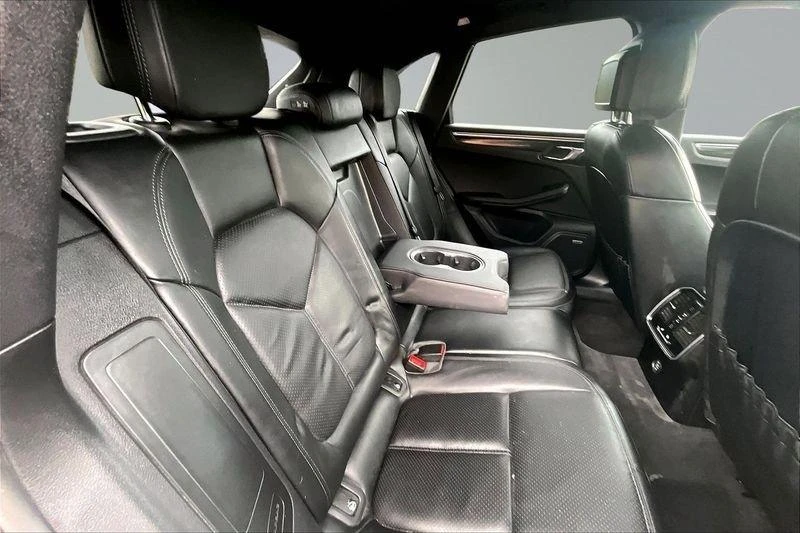 2018 Porsche Macan - Image 14 of 20