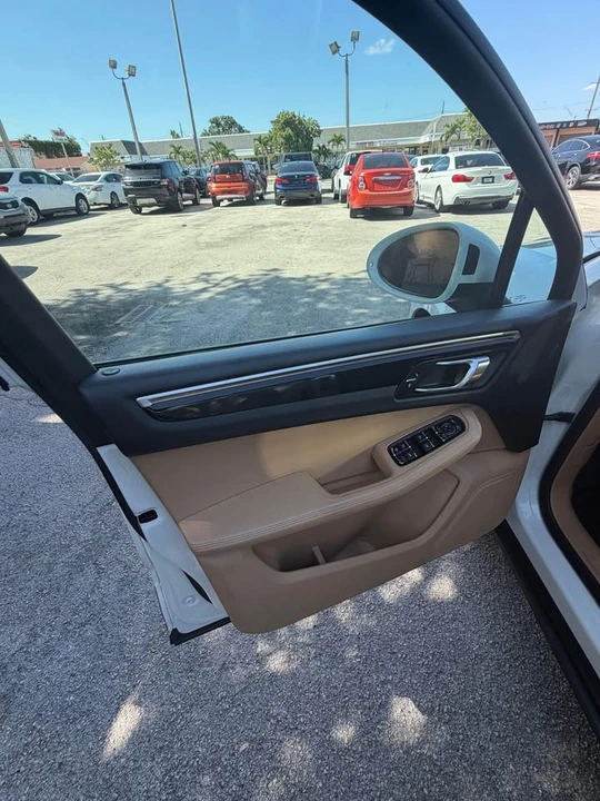 2018 Porsche Macan - Image 5 of 9