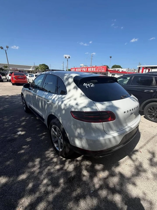 2018 Porsche Macan - Image 4 of 9