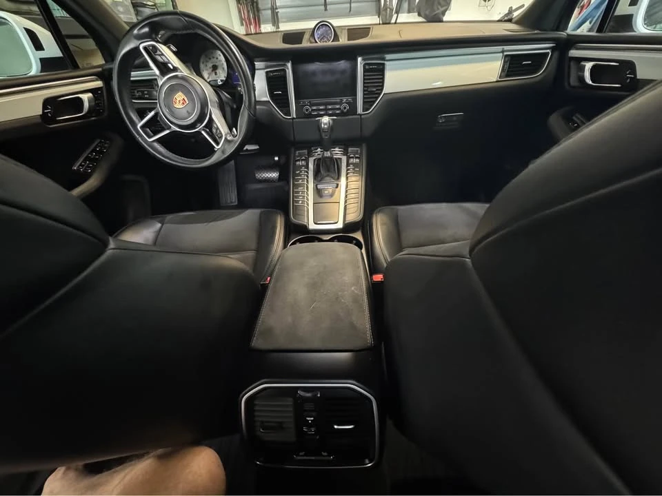 2018 Porsche Macan - Image 16 of 17
