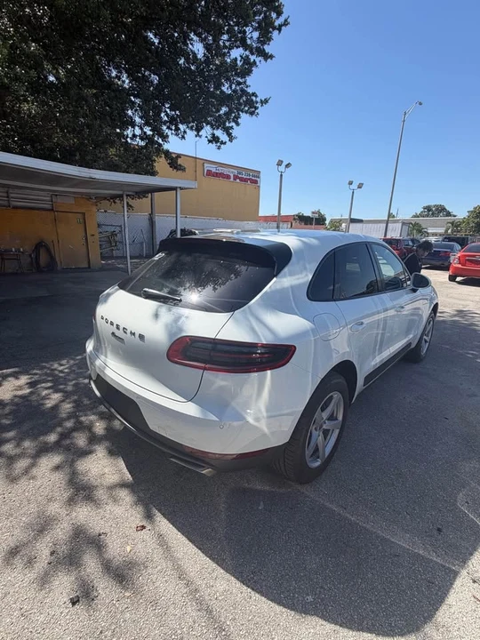 2018 Porsche Macan - Image 2 of 9