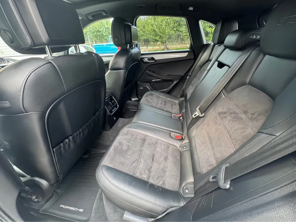 2018 Porsche Macan - Image 15 of 17