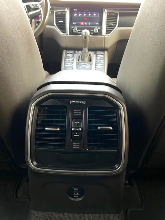 2018 Porsche Macan - Image 13 of 20