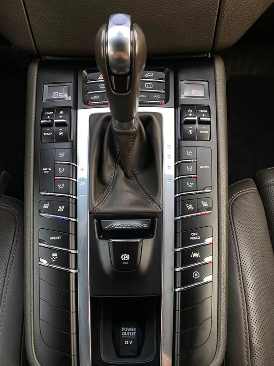 2018 Porsche Macan - Image 8 of 16