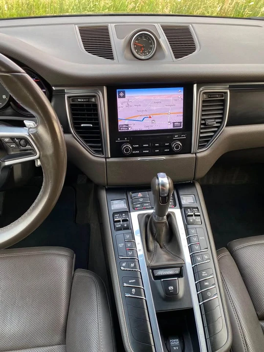 2018 Porsche Macan - Image 12 of 20