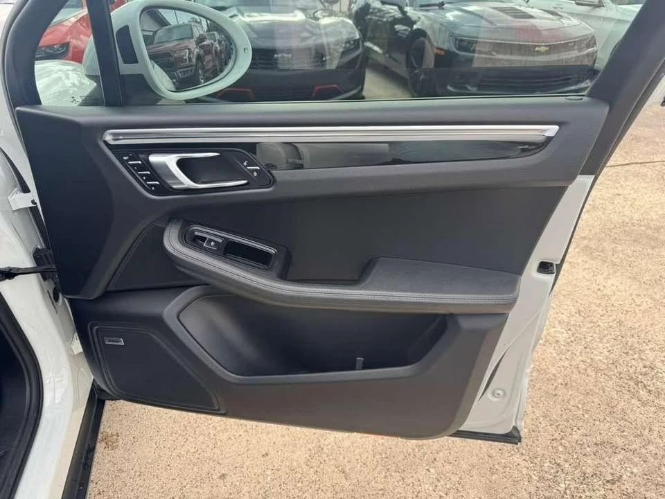 2018 Porsche Macan - Image 15 of 20