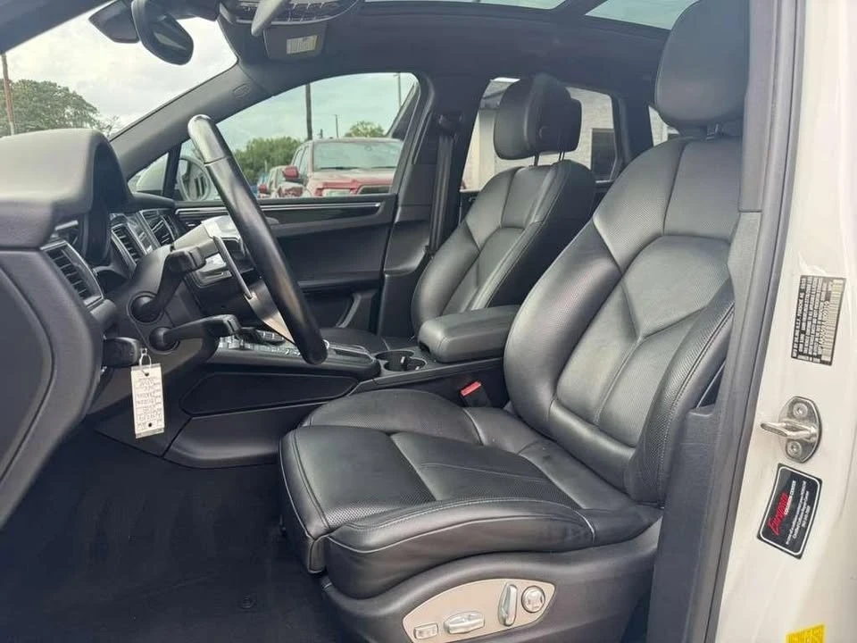 2018 Porsche Macan - Image 11 of 20