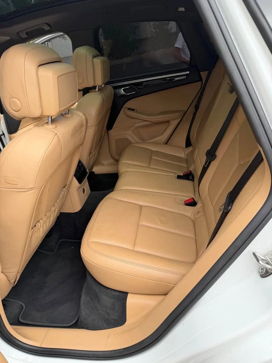 2018 Porsche Macan - Image 10 of 12