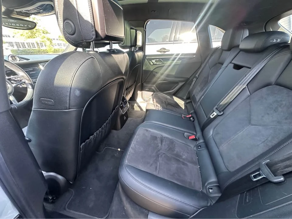 2018 Porsche Macan - Image 8 of 11